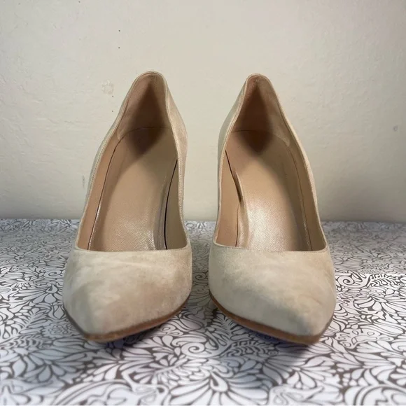 Gucci Beige Suede Malibu Bamboo Heel Pointed Toe Pumps - Picture 3 of 14